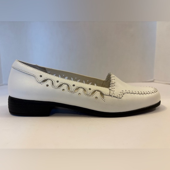Classic Elements Elton white leather slip-on loafers shoes size 7 M - Picture 4 of 9